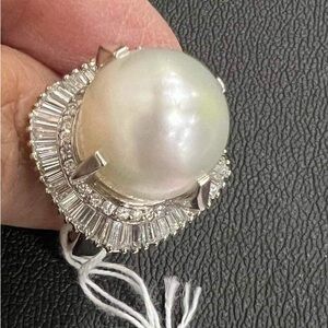 Platinum with 20.9 grams with natural diamonds 1.94